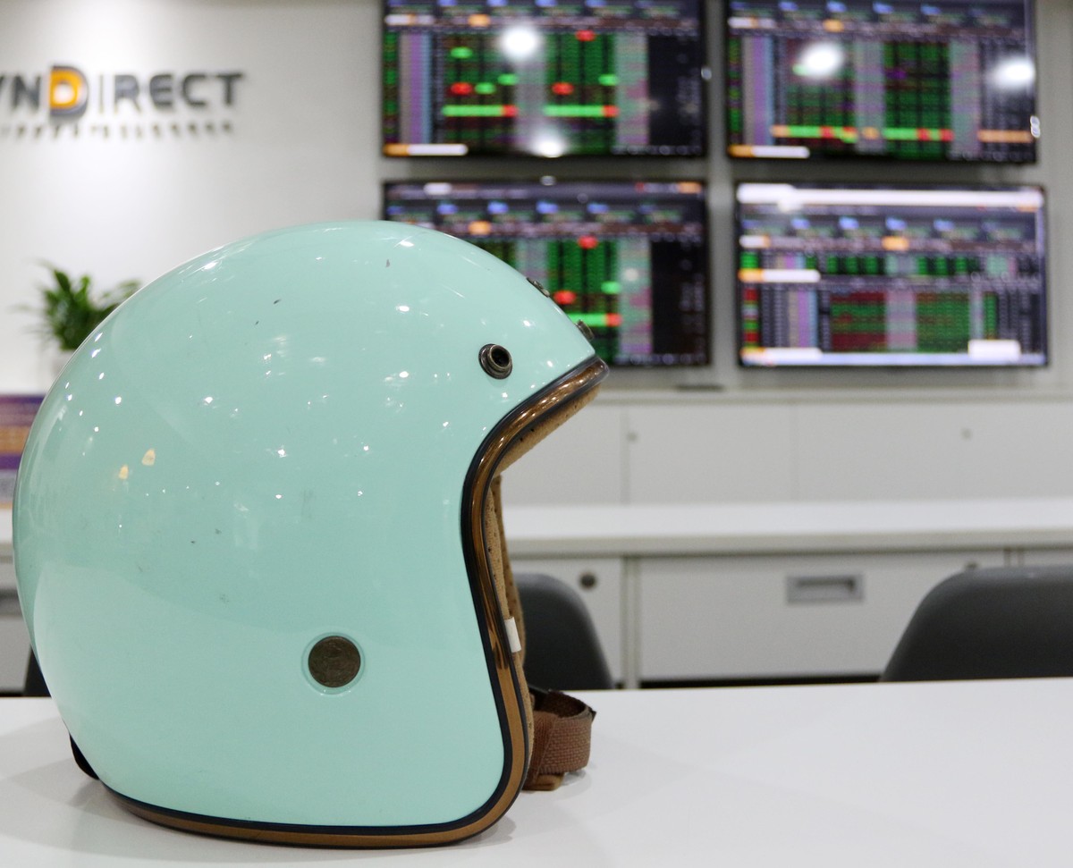 Các nhà đầu tư mới kỳ vọng thị trường tiếp tục duy trì thời kỳ đỉnh cao. Các nhà đầu tư mới kỳ vọng thị trường tiếp tục duy trì thời kỳ đỉnh cao.