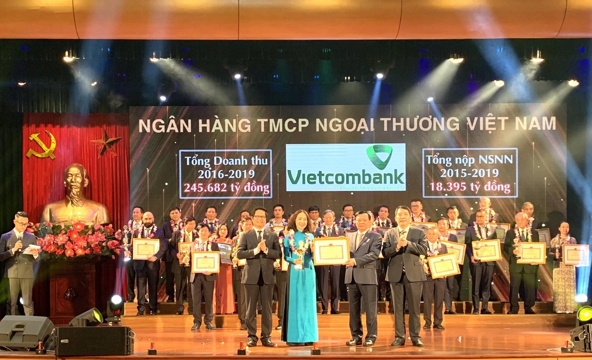 Vietcombank được vinh doanh đơn vị nộp Ngân sách lớn nhất cả nước năm 2020.