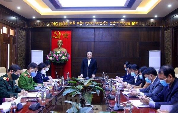 Chủ tịch Ủy ban nhân dân thành phố Hà Nội Chu Ngọc Anh kiểm tra công tác phòng, chống COVID-19. (Ảnh: PV/Vietnam+).