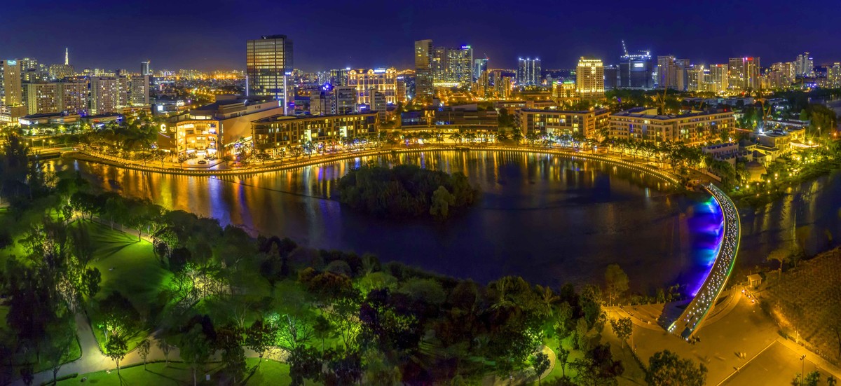 Phú Mỹ Hưng lung linh khi đêm về.