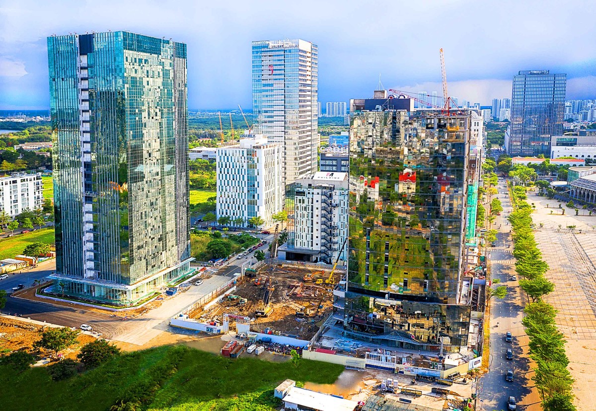 Các cao ốc đang xây dựng nhanh chóng và hài hòa tại trung tâm.