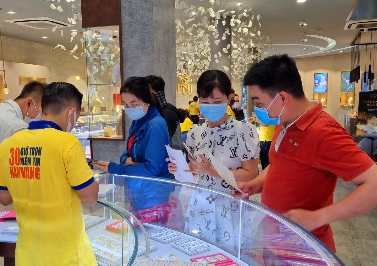 Đúng là ngày Thần Tài, khi giá vàng hôm nay giảm.