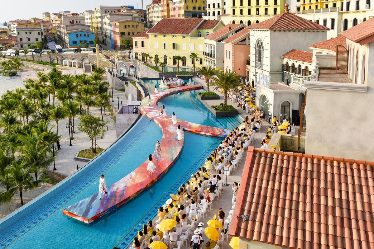 “Thị trấn Địa Trung Hải” – điểm đến phồn hoa được Sun Group kiến tạo tại bờ tây Nam đảo.