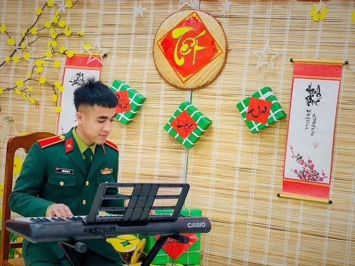 Anh Trần Quang Vĩ hiện đang là bộ đội.