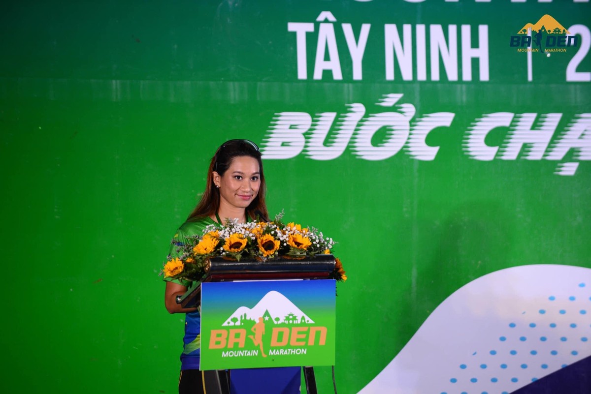 Thay mặt toàn thể vận động viên, đại sứ Thanh Vũ đã đọc lời tuyên thệ mở đầu cho giải chạy. "Bông hồng thép sa mạc" cũng chia sẻ Tây Ninh là một địa điểm lý tưởng để chạy bộ ở phía Nam với không khí trong lành và điều kiện tập luyện nhiều thách thức, vừa thú vị nhưng cũng rất an toàn.