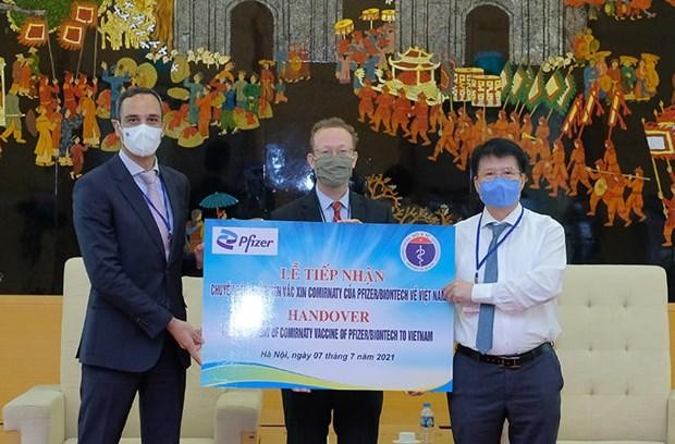 Số liều vaccine Pfizer về Việt Nam hôm nay đánh dấu bước tiến quan trọng trong tiến trình cung cấp 31 triệu liều vaccine Pfizer cho Việt Nam. (Ảnh: PV/Vietnam+). Số liều vaccine Pfizer về Việt Nam hôm nay đánh dấu bước tiến quan trọng trong tiến trình cung cấp 31 triệu liều vaccine Pfizer cho Việt Nam. (Ảnh: PV/Vietnam+).
