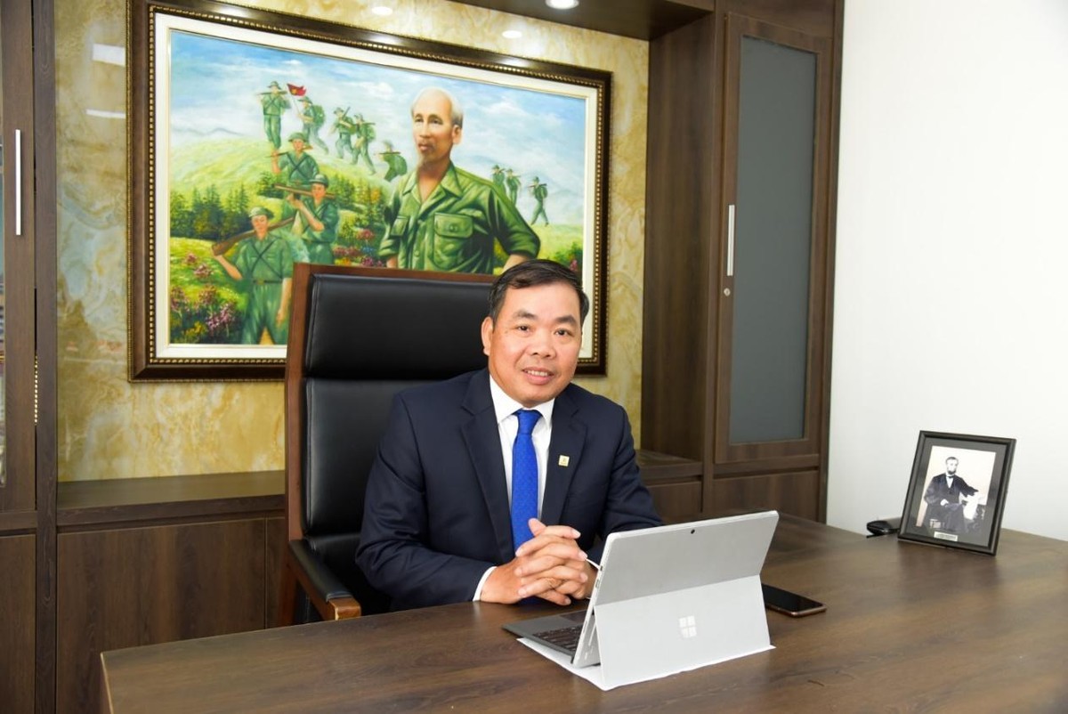 Ông Nguyễn Quang Huân, Chủ tịch HĐQT Công ty cổ phần Halcom Việt Nam, chủ đầu tư dự án Hệ thống cung cấp nước sạch Khu kinh tế Nhơn Hội – Bình Định. Ông Nguyễn Quang Huân, Chủ tịch HĐQT Công ty cổ phần Halcom Việt Nam, chủ đầu tư dự án Hệ thống cung cấp nước sạch Khu kinh tế Nhơn Hội – Bình Định.