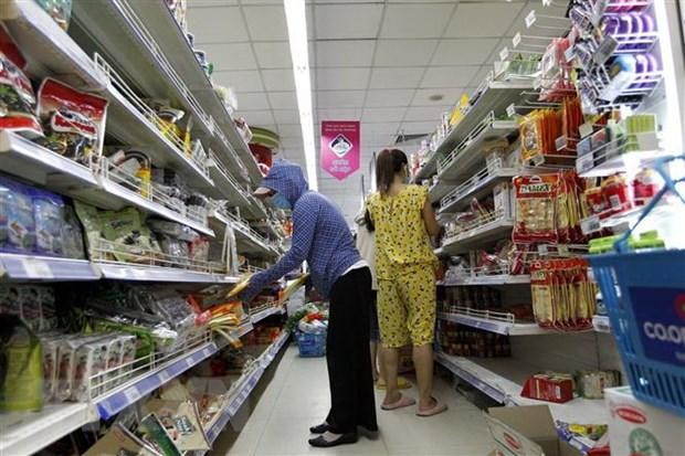 Mua hàng tại siêu thị Co.op mart Nhiêu Lộc-Thị Nghè, Thành phố Hồ Chí Minh. (Ảnh: Thanh Vũ/TTXVN).