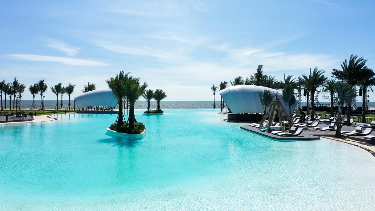 Hồ bơi đại dương tràn bờ Ocean Pool đã hoàn thiện. Hồ bơi đại dương tràn bờ Ocean Pool đã hoàn thiện.