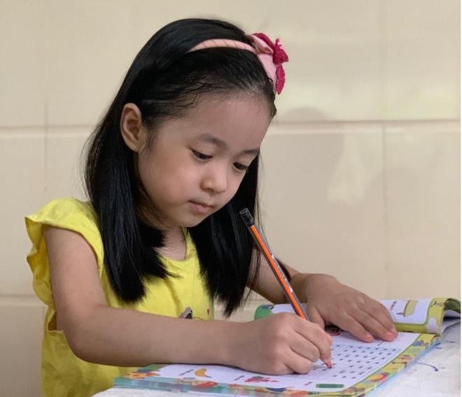 Trong giai đoạn đầu, ở cấp tiểu học- nhất là với học sinh lớp 1, rất cần sự đồng hành của phụ huynh học sinh.