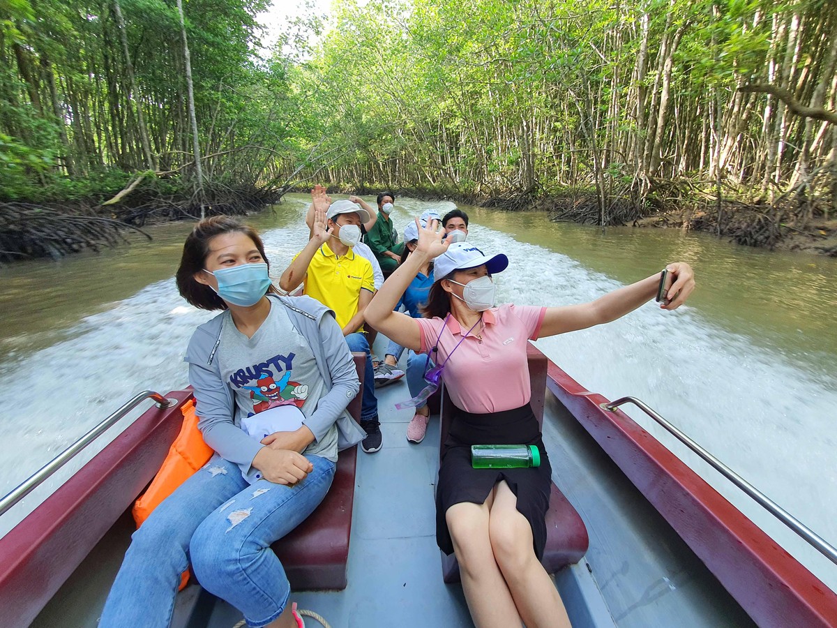 Các y, bác sỹ đoàn Nam Định mấy tháng phục vụ bệnh nhân Covid-19 tại TP.HCM đã có khoảng thời gian thư giãn.