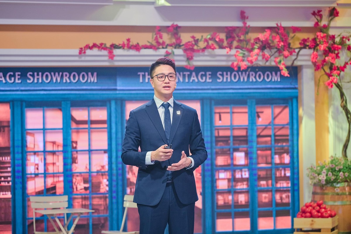 Đại diện Sun Group giới thiệu về phân khu shophouse The Center thuộc dự án Sun Grand City Hillside Residence.