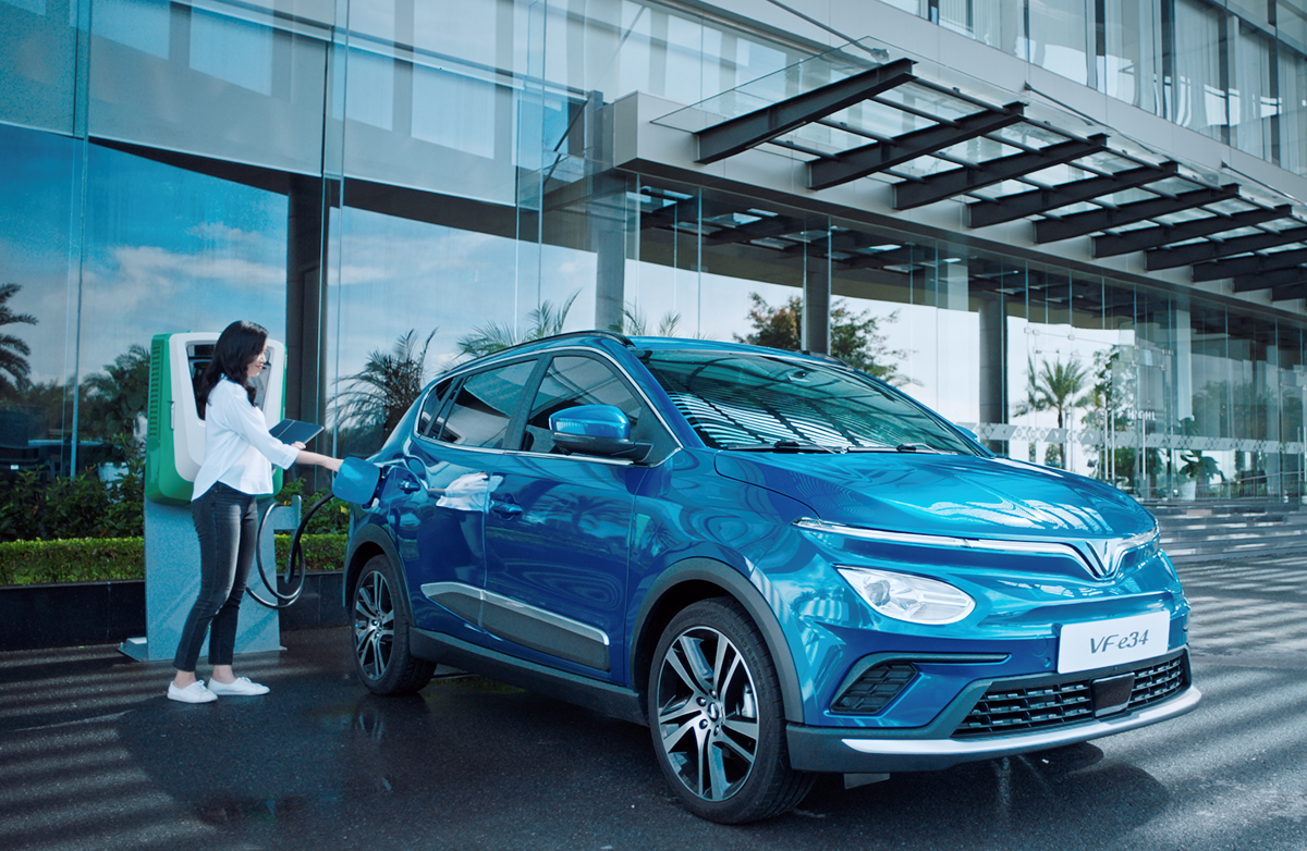 Hiện, VinFast đã quy hoạch 40.000 cổng sạc tại các khu chung cư, trạm dừng nghỉ, trung tâm thương mại... trên toàn quốc đến hết năm nay.