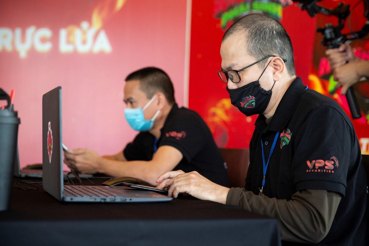 Các chứng thủ đã tung chiến thuật và thể hiện đẳng cấp, bản lĩnh trong mỗi quyết định đặt lệnh.