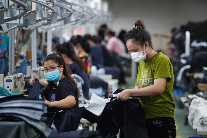 Nhiều doanh nghiệp duy trì thưởng Tết để giữ chân người lao động (Ảnh Phạm Nguyễn).