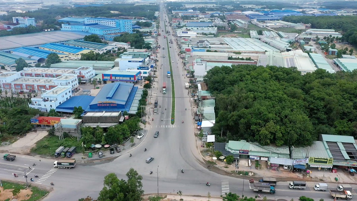 Các khu công nghiệp và đô thị phát triển sầm uất tại Tân Uyên. Các khu công nghiệp và đô thị phát triển sầm uất tại Tân Uyên.