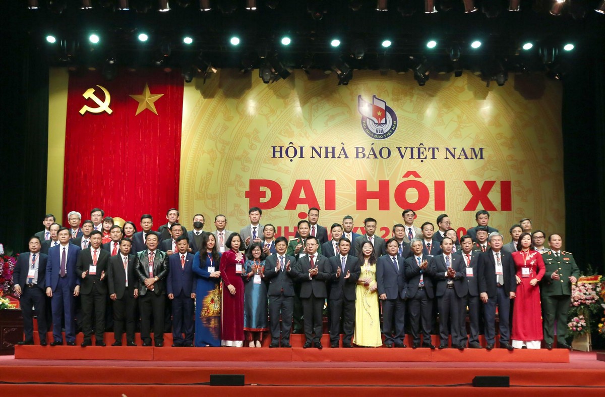 Ban chấp hành Hội Nhà báo Việt Nam nhiệm kỳ 2020 - 2025 ra mắt Đại hội.