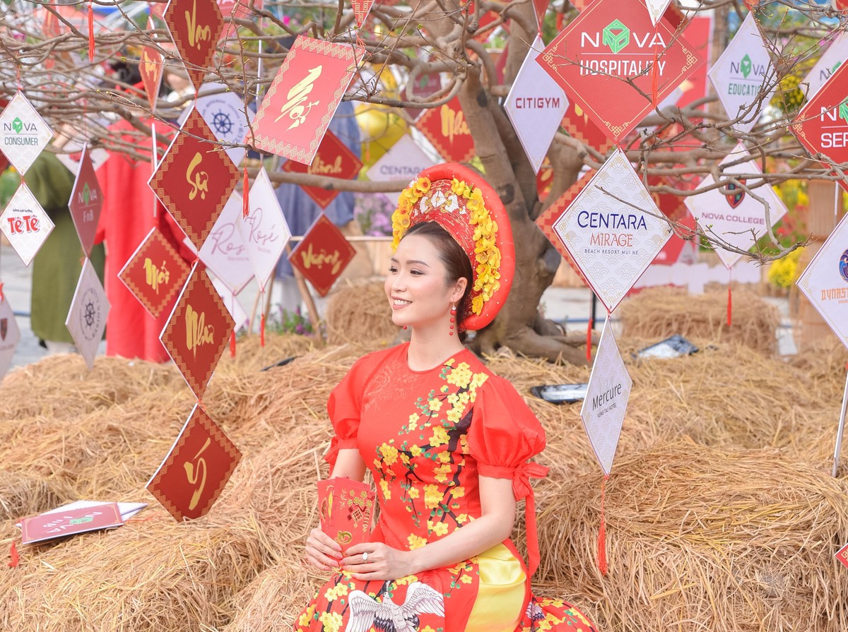 Đến vui xuân thấy lòng mình bình thản tiễn một năm cũ qua đi để đón chào năm mới ngập tràn hạnh phúc.