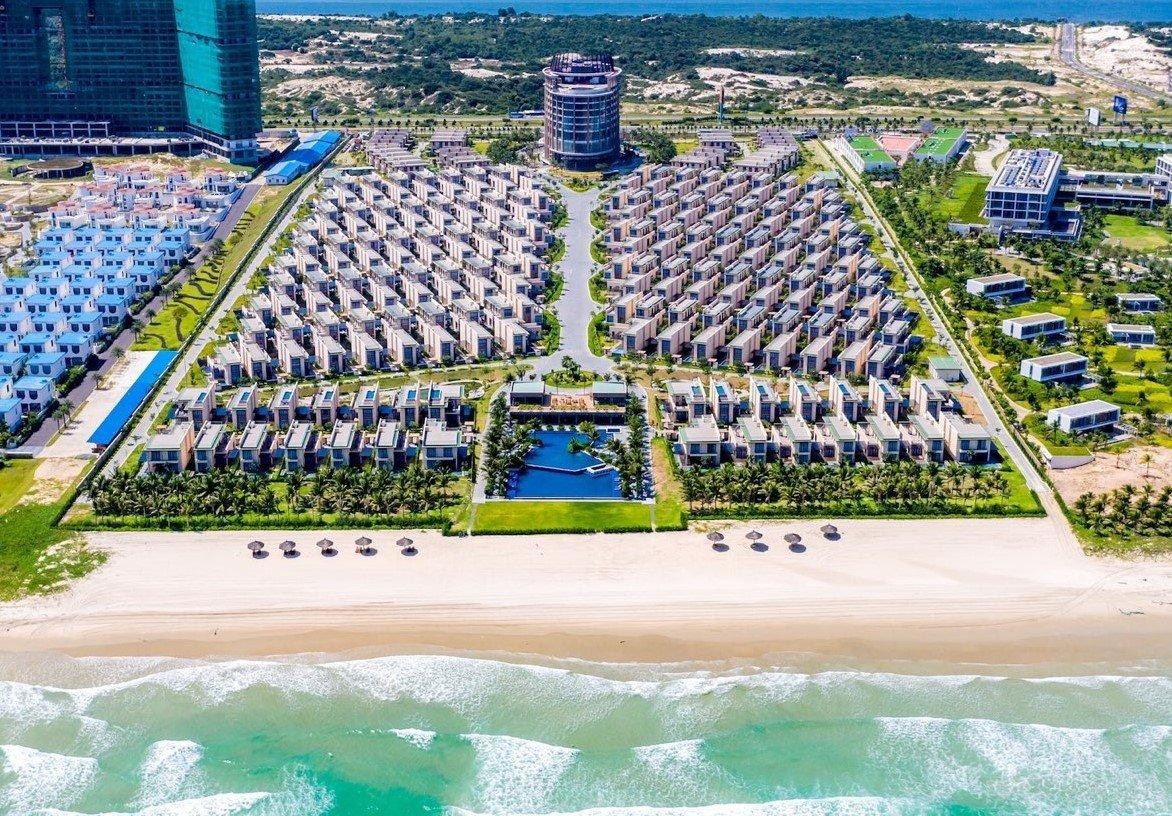 Khu biệt thự nghỉ dưỡng ven biển Cam Ranh Mystery Villas do Hưng Thịnh Incons làm tổng thầu xây dựng(quy mô 12,7 ha với 241 biệt thự nghỉ dưỡng cao cấp).