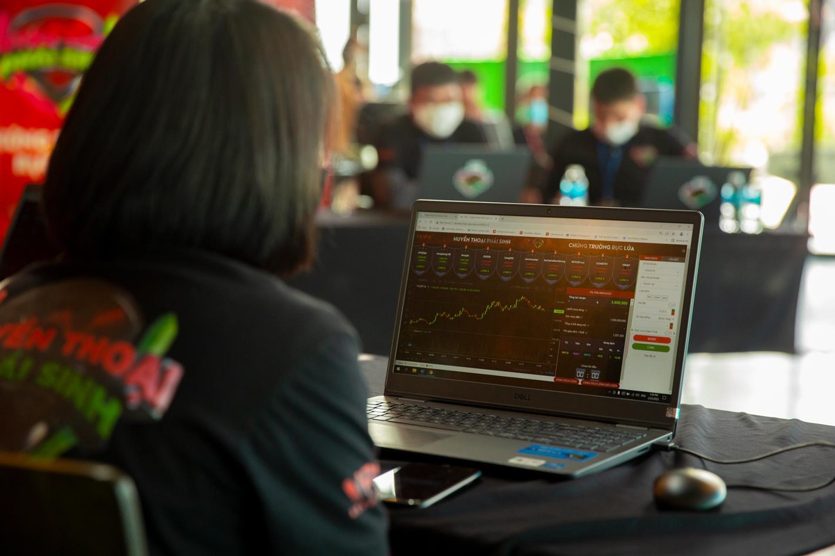 Các chứng thủ tham gia vòng thi Quý thứ hai bình tĩnh quan sát thị trường ngay từ vòng Giao đấu.