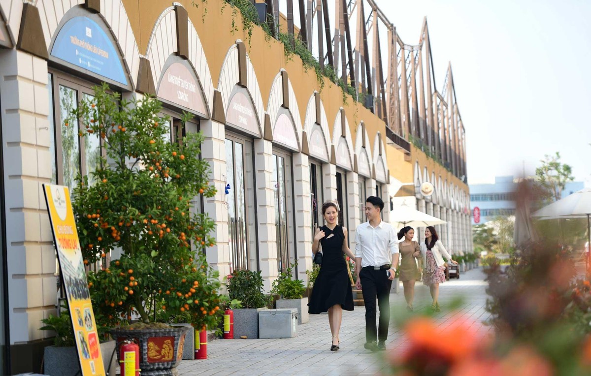 Phố đi bộ Pont de Long Bien - 1 trong những tiện ích mang giá trị văn hóa đem tới cho cư dân Mailand Hanoi City một nơi trải nghiệm ẩm thực, giải trí ngay trong lòng đô thị. Phố đi bộ Pont de Long Bien - 1 trong những tiện ích mang giá trị văn hóa đem tới cho cư dân Mailand Hanoi City một nơi trải nghiệm ẩm thực, giải trí ngay trong lòng đô thị.