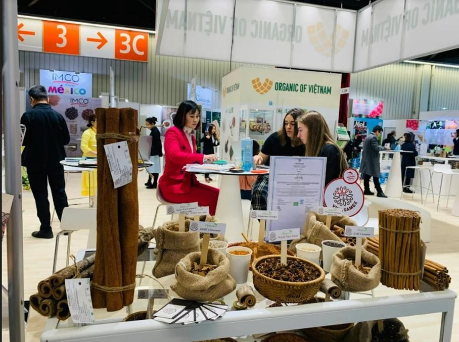 Sản phẩm quế, hồi chuẩn hữu cơ tại Hội chợ nông sản BIOFACH 2020 tại Đức (Ảnh: Vinasamex).