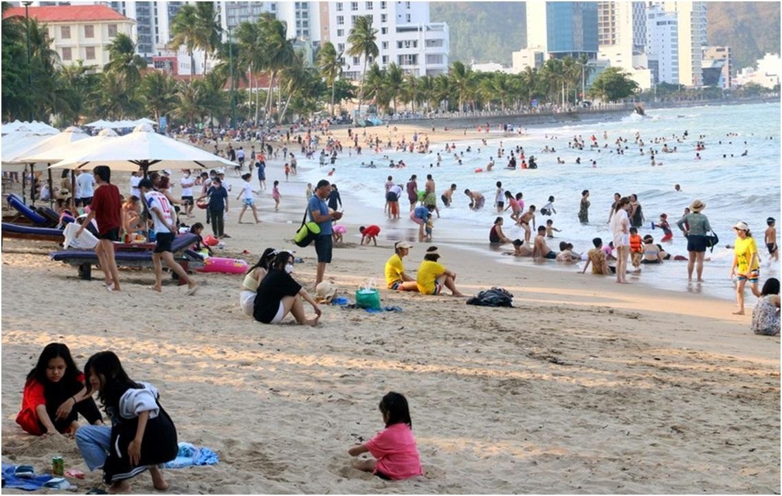 Dịp nghỉ Lễ giỗ Tổ 10/3 vừa qua, Khánh Hòa đón 54.440 lượt khách nội địa và 1.000 lượt khách quốc tế theo cả 4 loại hình: đường hàng không, đường sắt, đường biển và đường bộ.