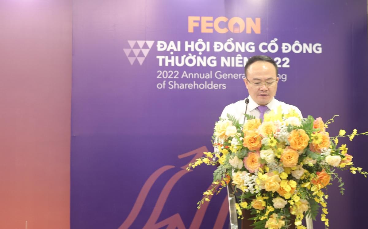 Ông Phạm Việt Khoa, Chủ tịch HĐQT FECON thay mặt HĐQT báo cáo trước Đại hội.
