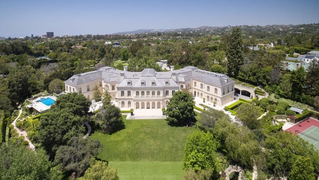 Chuyên gia nhận định biệt thự của tỷ phú Jeff Bezos sở hữu vị thế hoàn mỹ hiếm có trên đồi Beverly. (Ảnh: Cafeland). Chuyên gia nhận định biệt thự của tỷ phú Jeff Bezos sở hữu vị thế hoàn mỹ hiếm có trên đồi Beverly. (Ảnh: Cafeland).