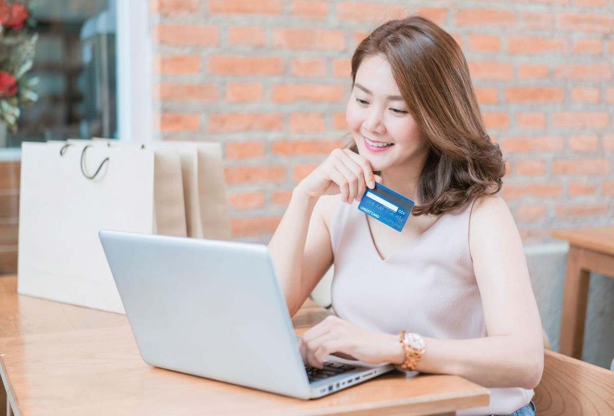 Dịch Covid-19 đã tạo ra một cú huých cho các doanh nghiệp chuyển đổi số và thay đổi thói quen tiêu dùng của người dân.