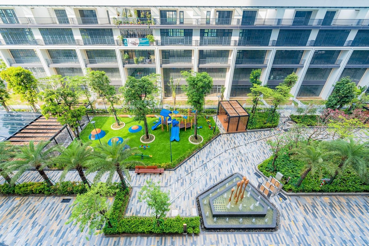 Một góc view nội khu xanh mướt từ căn hộ The Matrix One.