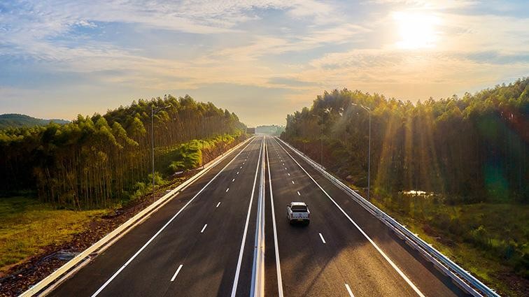 Cao tốc Vân Đồn – Móng Cái kết nối và thúc đẩy sự phát triển của các khu kinh tế trọng điểm trong tỉnh Quảng Ninh gồm: Thành phố Hạ Long, khu kinh tế ven biển Quảng Yên, khu kinh tế Vân Đồn và khu kinh tế cửa khẩu Móng Cái.