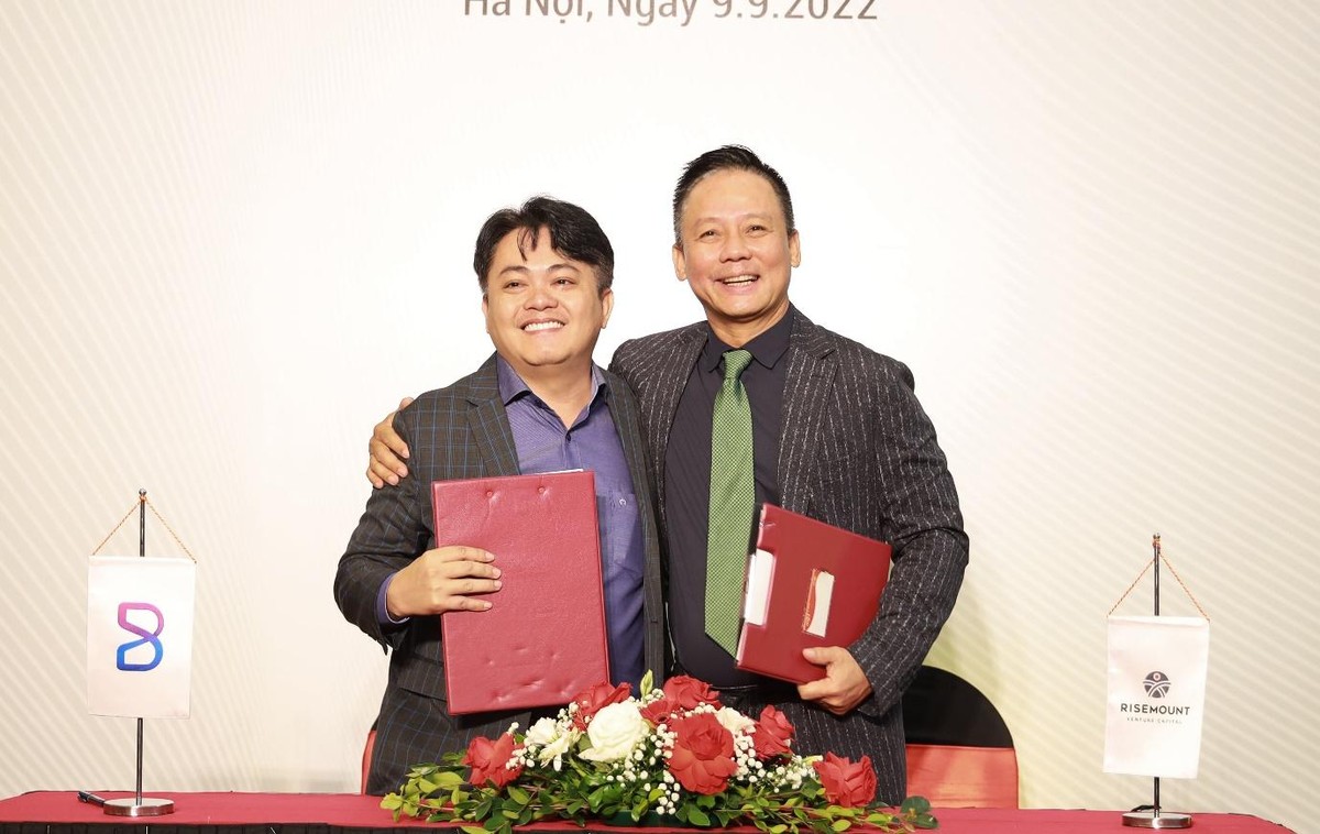 Founder Bizverse Trịnh Công Duy cùng đại diện Quỹ đầu tư Risemount Capital.