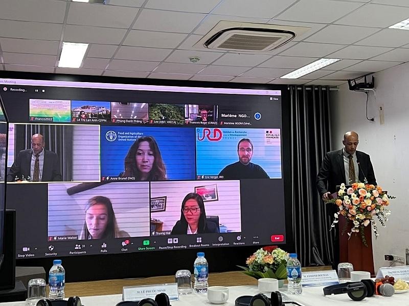 Hội thảo được tổ chức dưới hình thức kết hợp trực tiếp và trực tuyến với sự tham dự của đại diện các tổ chức, chuyên gia, nhà khoa học từ các điểm cầu khắp thế giới.