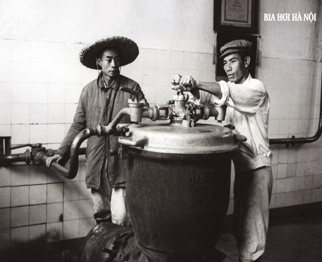 Nhà máy Bia Hà Nội – Nơi những nghệ nhân người Việt đã cho ra đời mẻ Bia Hơi Hà Nội đầu tiên.