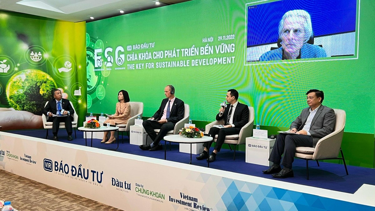 Các diễn giả trao đổi tại Hội thảo: "Phát triển bền vững 2022: "ESG - Chìa khóa cho Phát triển bền vững 2022".