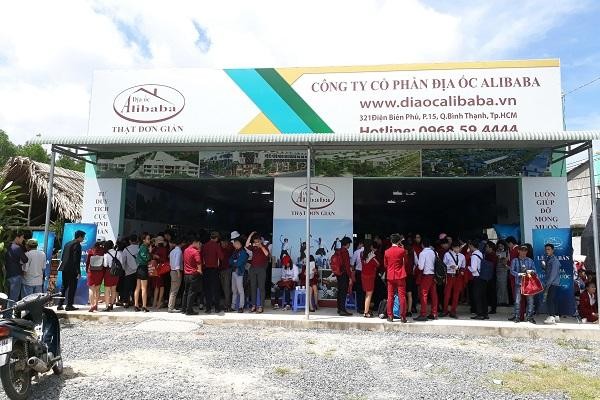 Quang cảnh một buổi mở bán dự án bất động sản tại tỉnh Đồng Nai của Công ty Alibaba. (Ảnh: Việt Dũng).