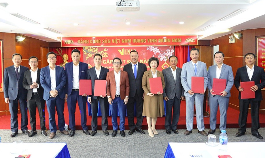 Tổng giám đốc và các Phó Tổng giám đốc Công ty ký kết triển khai kế hoạch SXKD năm 2023.