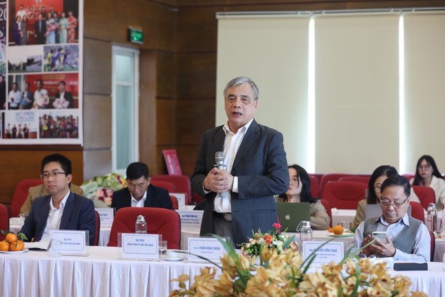 PGS.TS Trần Đình Thiên.