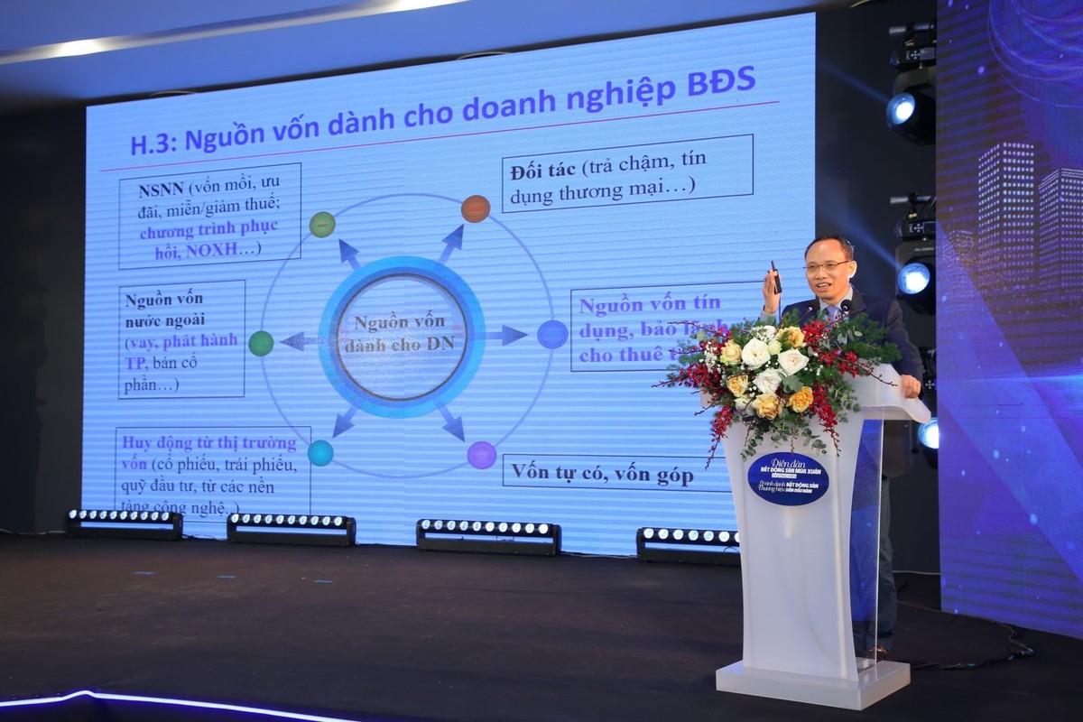 TS. Cấn Văn Lực phát biểu tại sự kiện.