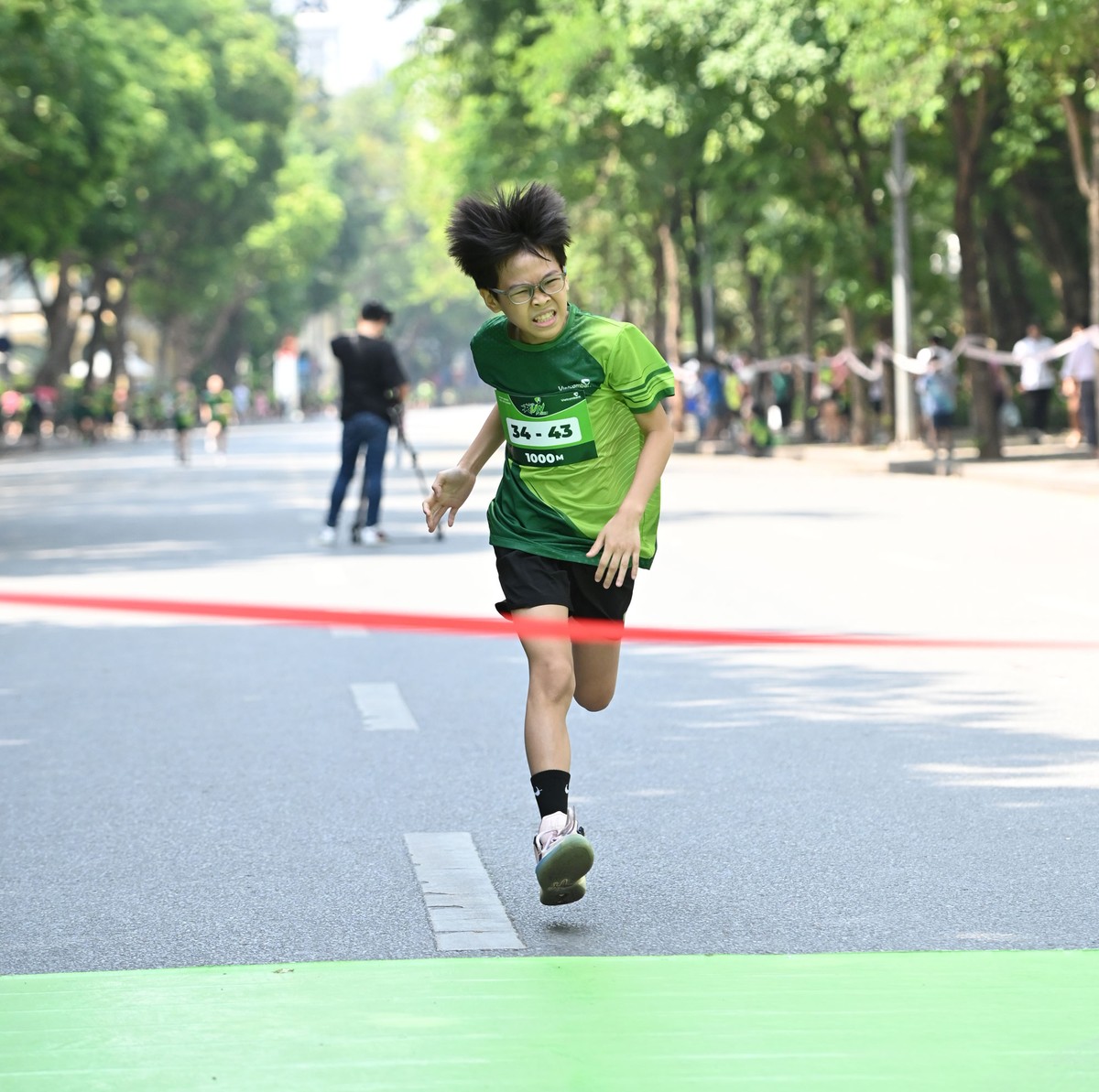 Và bứt tốc để về đích.