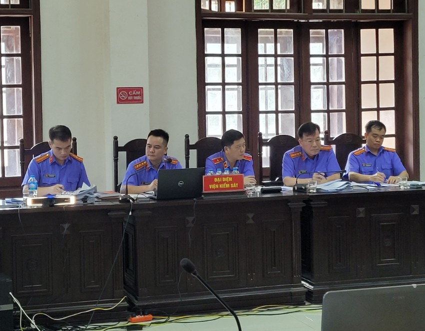 Đại diện Viện Kiểm sát giữ quyền công tố trong phiên xét xử. Đại diện Viện Kiểm sát giữ quyền công tố trong phiên xét xử.