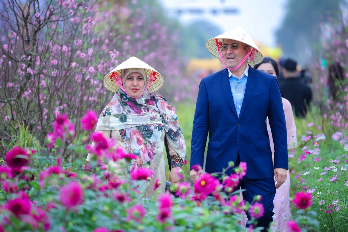 Muôn ngàn hoa xuân bung sắc rực rỡ, sẵn sàng chào đón khách tham quan”. Ảnh: Quang Anh. Muôn ngàn hoa xuân bung sắc rực rỡ, sẵn sàng chào đón khách tham quan”. Ảnh: Quang Anh.