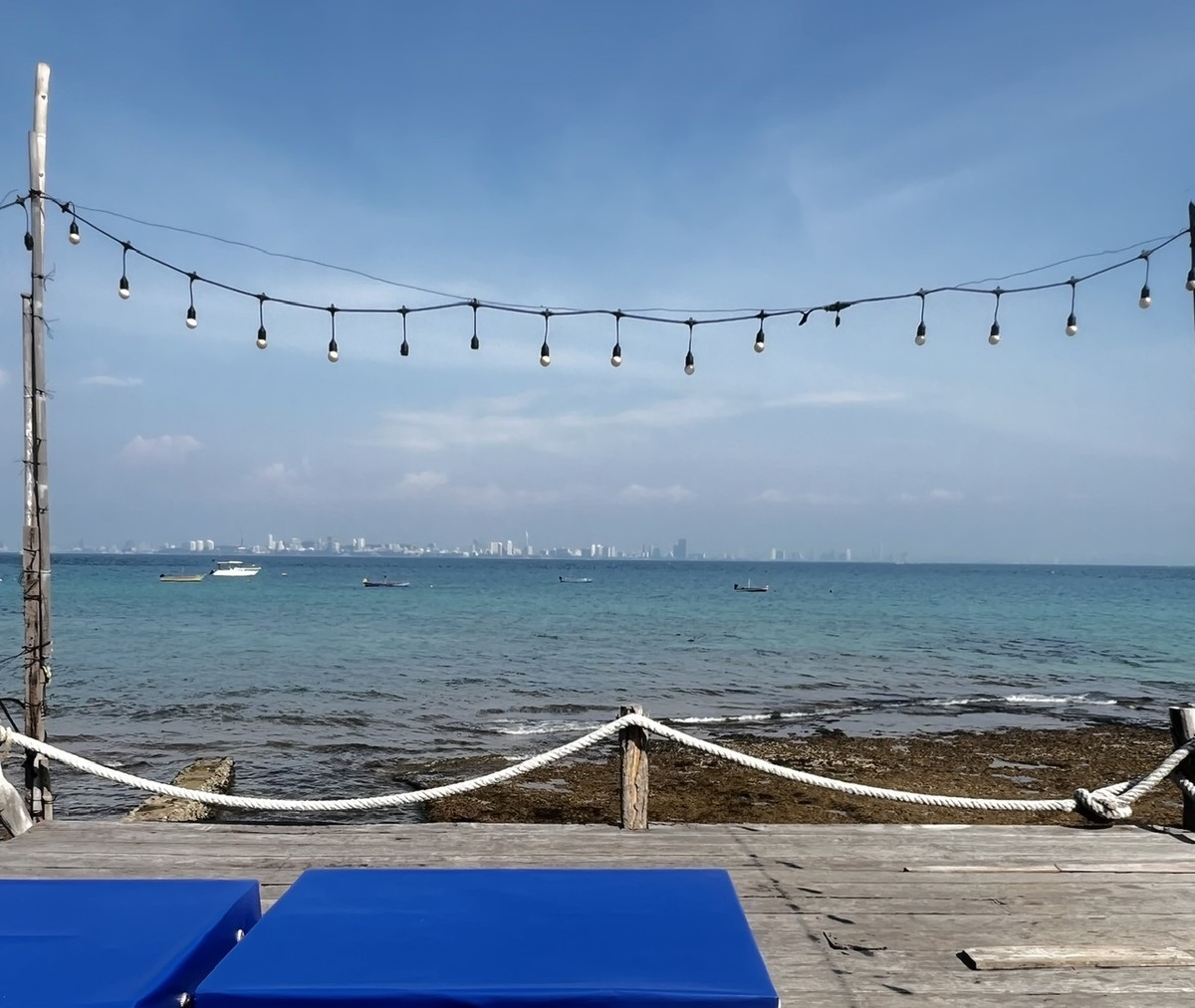 Theo lời khuyên của các hướng dẫn viên du lịch, thời điểm thích hợp nhất để đến đảo Koh Larn là từ tháng 11 đến tháng 2. Theo lời khuyên của các hướng dẫn viên du lịch, thời điểm thích hợp nhất để đến đảo Koh Larn là từ tháng 11 đến tháng 2.