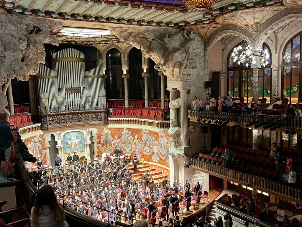 Ngoài ra, nếu du khách hướng nội, không quá thích không khí ồn ào có thể lựa chọn đến Tây Ban Nha để xem hòa nhạc.