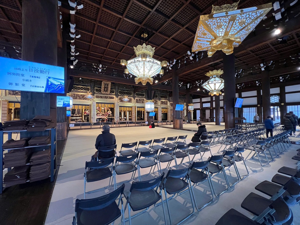 Ngôi chùa này trưng bày một số kiệt tác còn sót lại từ thời kỳ Azuchi-Momoyama và thời kỳ đầu Edo. Nishi Hongan-ji được UNESCO công nhận là di sản văn hóa thế giới vào năm 1994. Ngôi chùa này trưng bày một số kiệt tác còn sót lại từ thời kỳ Azuchi-Momoyama và thời kỳ đầu Edo. Nishi Hongan-ji được UNESCO công nhận là di sản văn hóa thế giới vào năm 1994.