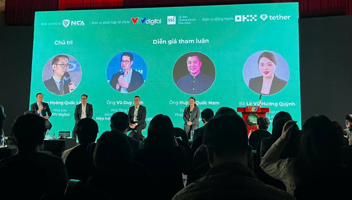 Các diễn giả thảo luận tại sự kiện.