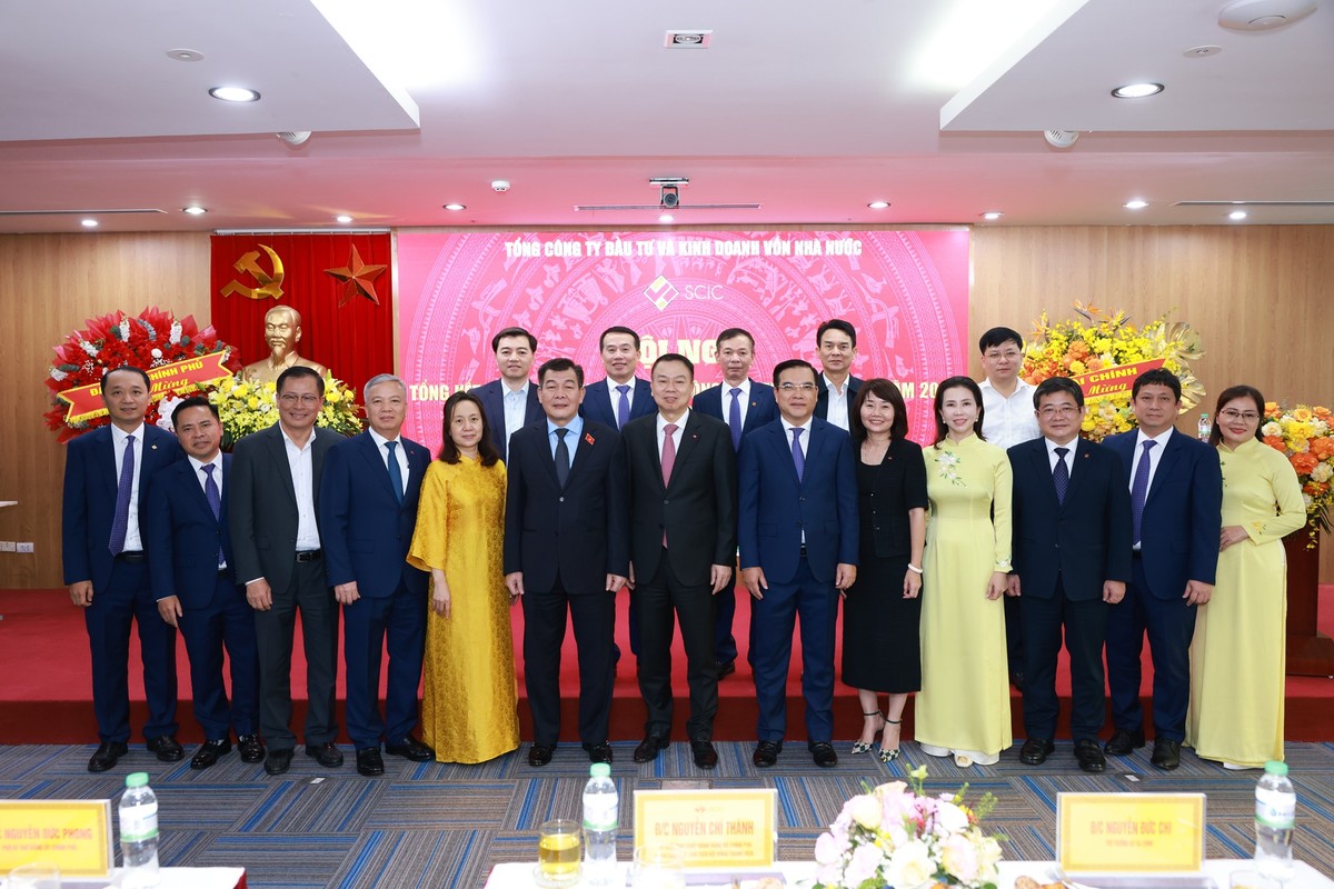 Các đại biểu chụp ảnh lưu niệm tại Hội nghị.