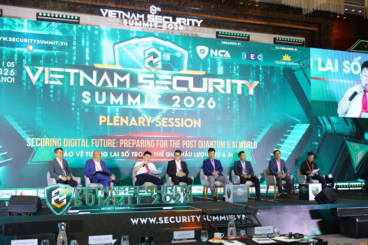 Vào ngày 22/05, tại Khách sạn JW Marriott Hà Nội, Vietnam Security Summit 2026 diễn ra với chủ đề “Bảo vệ tương lai số trong thế giới hậu lượng tử &amp; AI”. Sự kiện được Hiệp hội An ninh mạng quốc gia và IEC Group phối hợp cùng Vietnam Airlines tổ chức.