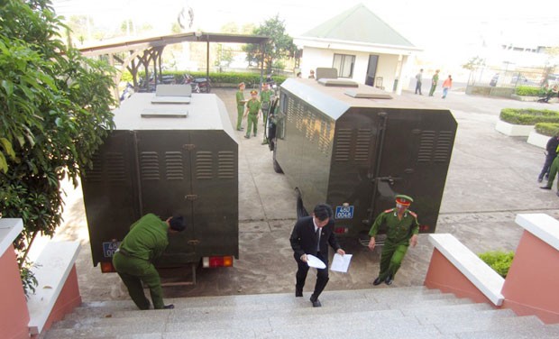 Hình ảnh phiên tòa (11/3) xử đại án nghìn tỷ tại Tây Nguyên ảnh 2 Hình ảnh phiên tòa (11/3) xử đại án nghìn tỷ tại Tây Nguyên ảnh 2